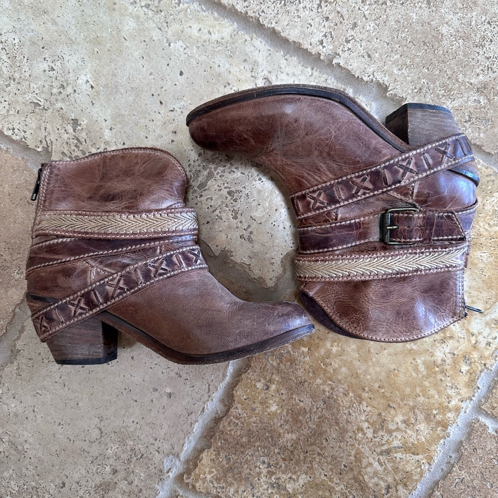 Corral Indie Spirit cognac brown leather mixed strap ankle boot